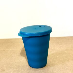 Copo com tampa para palhinha